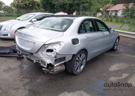 2016 Mercedes-Benz C 300 из США, поврежденный, VIN 55SWF4JB8GU168804